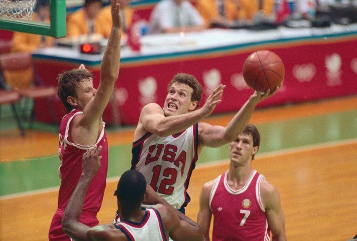 アマチュア選手のみで構成されたアメリカ代表は、1988年のソウル五輪でソ連の前に敗北を喫した。(C)Getty Images