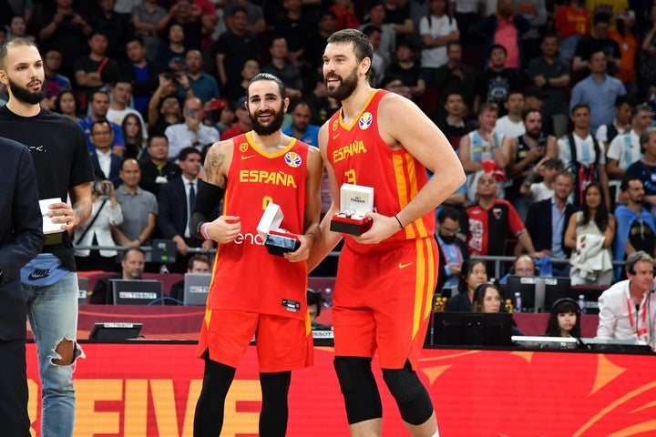 スペインはルビオ（左）とガソル（右）を中心としたチームバスケットで、３大会ぶり２度目の王座に就いた(C)Getty Images