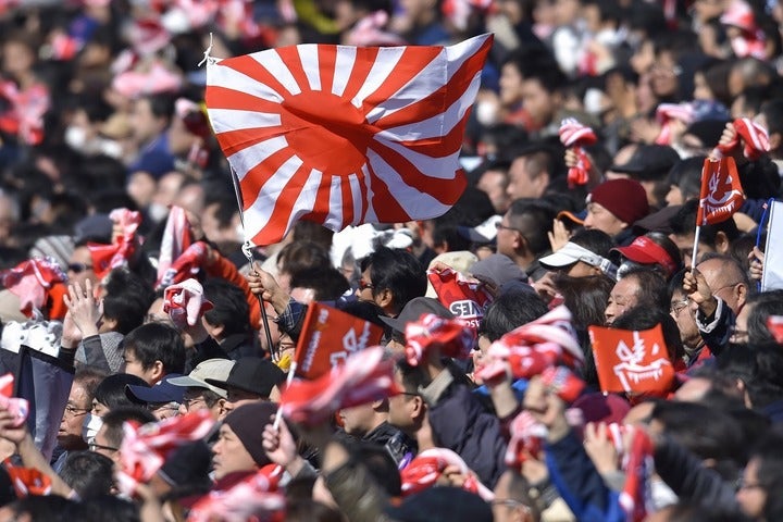 ラグビーの試合会場では昔からよく見られた旭日旗。またしても韓国から不満の声が上がった。(C)Getty Images