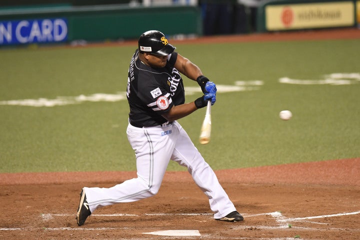 デスパイネが第２戦では2点本塁打を含む３安打３打点の活躍。チームを勝利に導いた。写真：徳原隆元