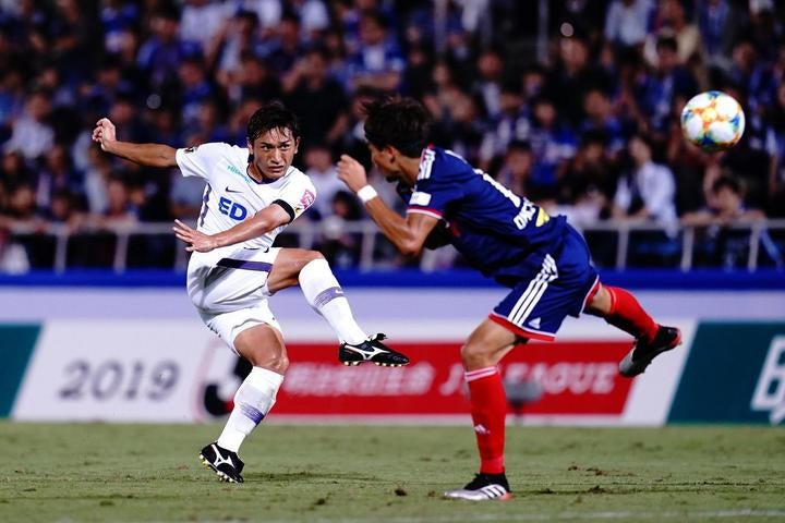 26節の横浜戦では今季リーグ初先発。０－３で敗れたものの、持ち前のスキルの高さを見せた。写真：茂木あきら（THE DIGEST写真部)