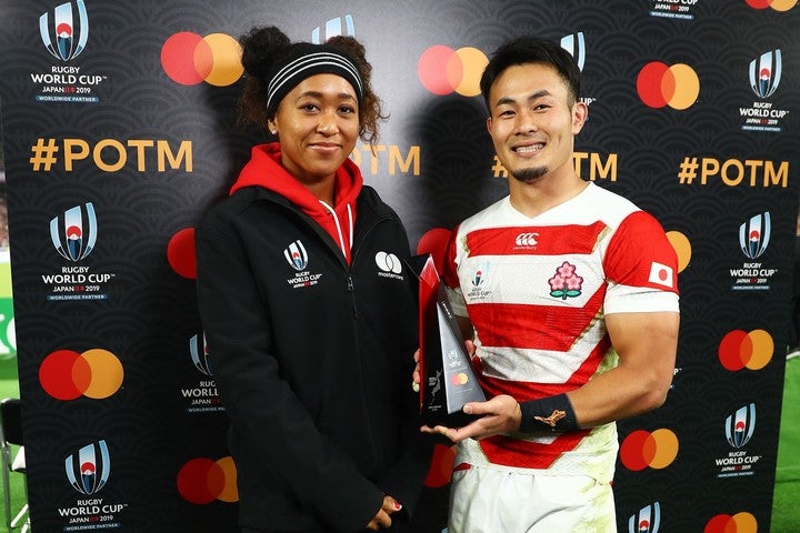 現在ツアー２連勝中の大坂なおみが、ラグビー日本代表の福岡堅樹選手に「プレーヤー・オブ・ザ・マッチ」（POM）を贈った。(C)GettyImages