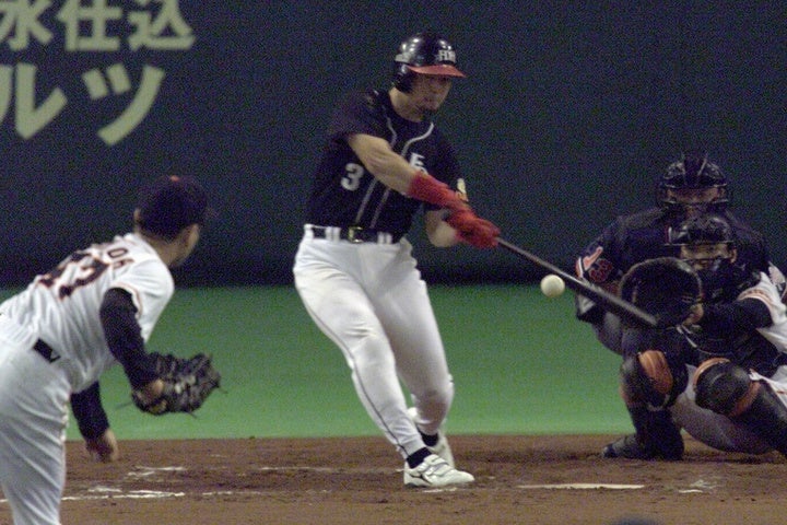 2000年の日本シリーズは巨人２連敗からダイエーに逆転勝利。ちなみに１戦目の投手は現ソフトバンク監督の工藤公康だった。写真：朝日新聞社