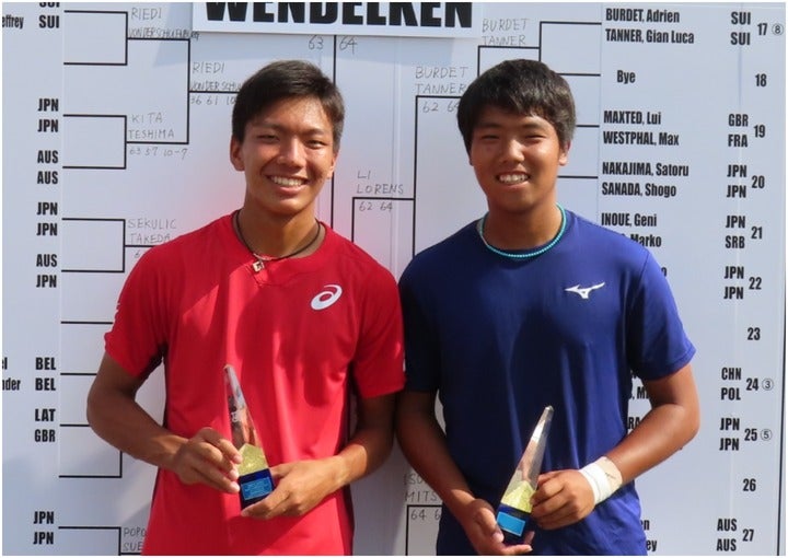 男子ダブルス準優勝の三井駿介（左）と磯村志（右）。写真：日本テニス協会