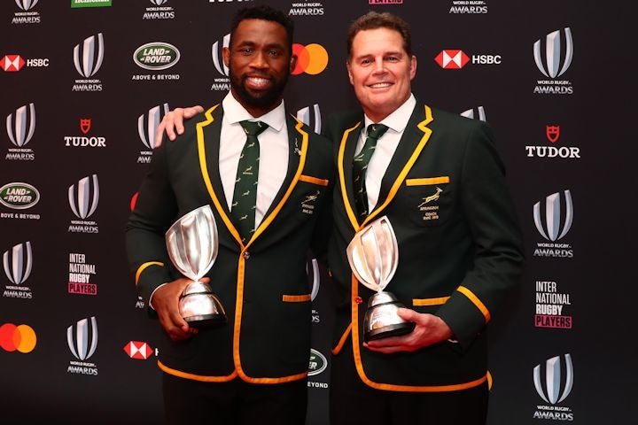 南アフリカを３度目のW杯制覇に導いたジョセフHC（左）とコリシ主将。 (C) World Rugby / Getty Images