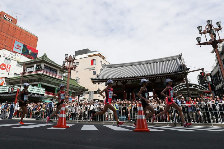 五輪のマラソンはレースであると同時に、世界に向けた開催都市の紹介でもある。それがドーハのレースをきっかけに急転直下、会場が東京から北海道へ移転となった。(C)Getty Images