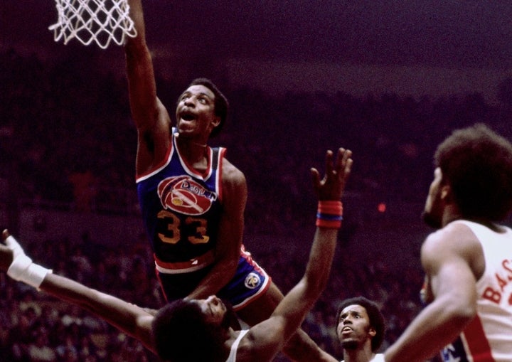 全盛時は垂直跳びで122㎝を記録したというトンプソン。その驚異的な運動能力はバスケットボールの神が彼に与えたものだった。(C)Getty Images