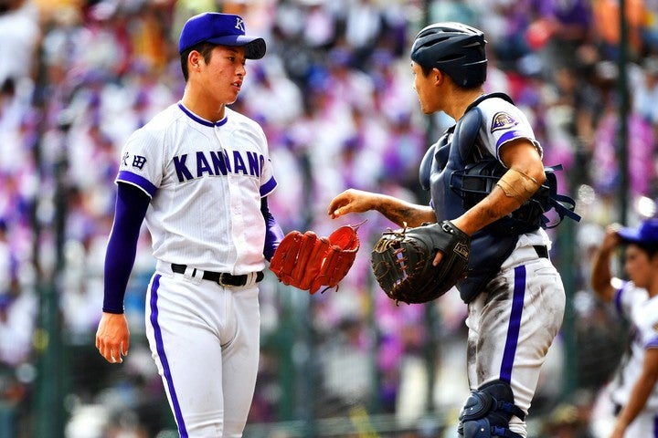 当時、金足農高に所属していた吉田輝星（日本ハム）は、地方大会から甲子園の準決勝まで全試合を一人で投げた。写真：朝日新聞社