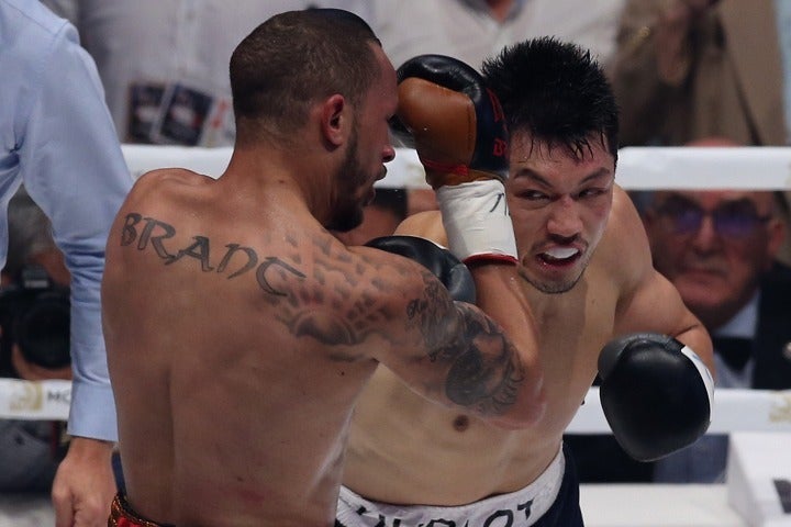 怒涛の攻めで世界王者の地位を守った村田。24歳の挑戦者をリングにに沈めた。　(C) Getty Images