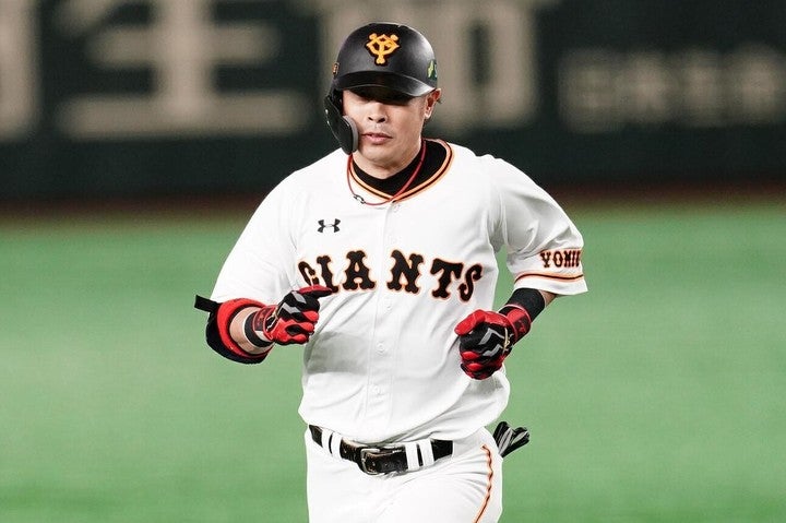 「背中で見せるタイプ」と自己分析する亀井は、今シーズンもプレーでチームを引っ張ってくれるだろう。写真：山崎賢人（THE DIGEST写真部）