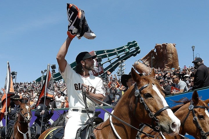2014年のホーム開幕戦で行われたセレモニーで馬に乗るバムガーナー。しかし、ロデオの大会に出ていることは、これまであまり知られていなかった。　(C)Getty Images