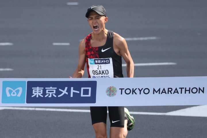 日本記録を更新し東京五輪を内定させた大迫傑が、レジェンドから祝福されている様子を公開。(C)Getty Images