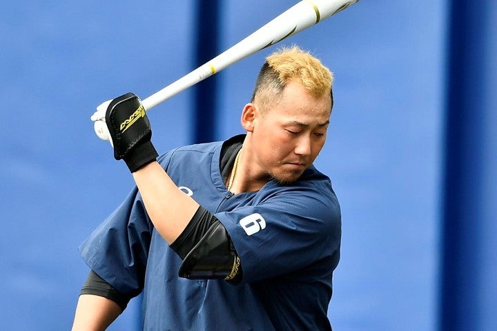 オープン戦では中田が絶好調。今季も不動の一塁レギュラーだ。写真：金子拓弥