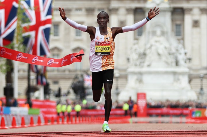 人類最速男・キプチョゲが、自身のＳＮＳでコロナ対策を呼び掛けた！(C)Getty Images