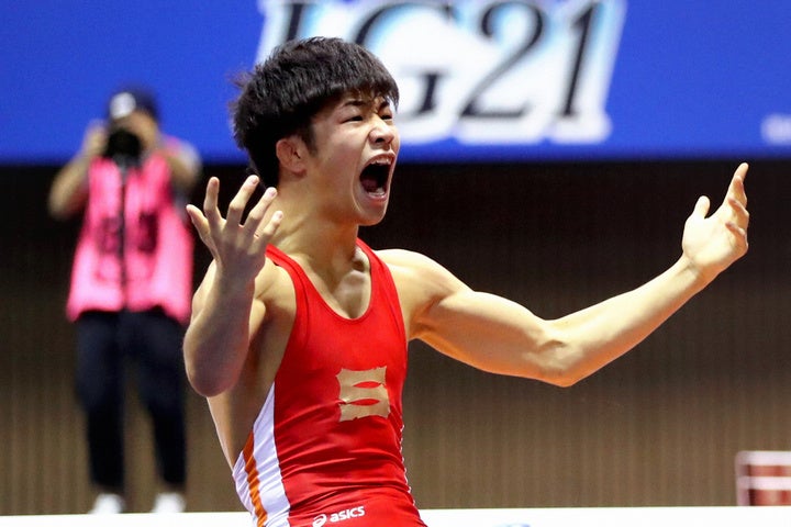 61キロ級で23歳以下の世界一に輝いた中村倫也が現役引退。総合格闘技への転身を発表した。写真：朝日新聞社