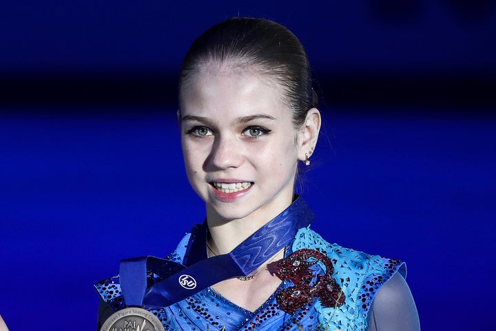 昨シーズンは得意の４回転ジャンプ連発で女子フィギュア界を席巻したトゥルソワ。今回はローラースケートで美しいジャンプを披露した。（C）Getty Images