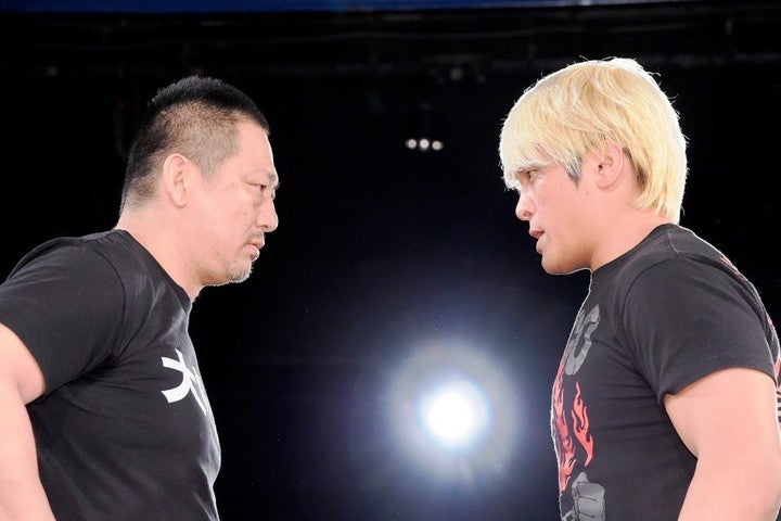 DDTに乗り込み、高木社長（左）を痛烈批判した拳王（右）。