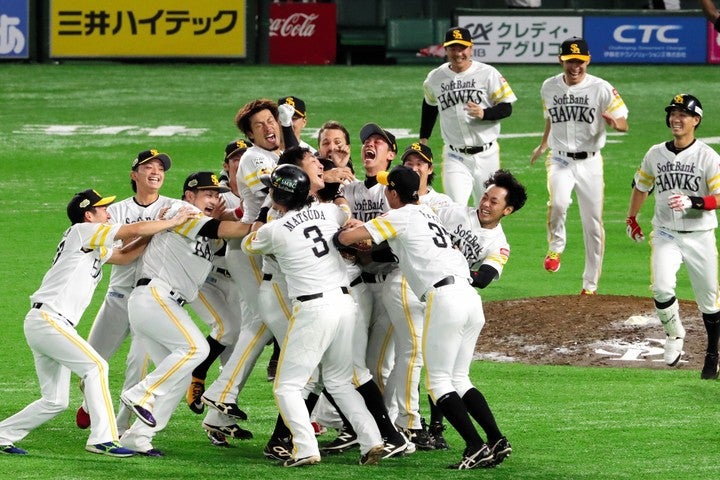 10年間で日本一６回とこの世の春を謳歌したホークス。勝利への飽くなき姿勢が見事に結実している。（写真）朝日新聞社