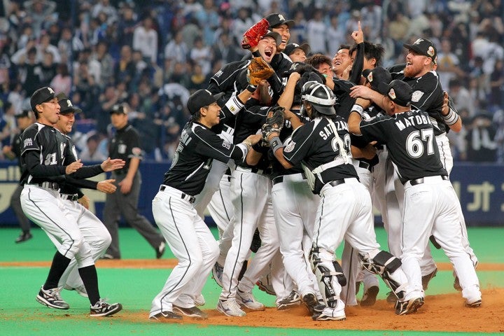 10年、レギュラーシーズン３位から頂点まで一気に駆け上がり、「史上最大の下剋上」と呼ばれた。写真：朝日新聞社