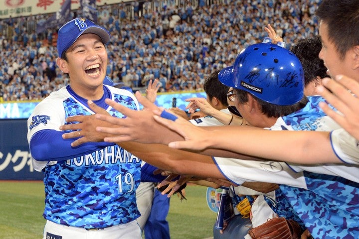 山崎をはじめドラフト１位で指名した大学生投手が例外なく主力へ成長した。写真：朝日新聞社