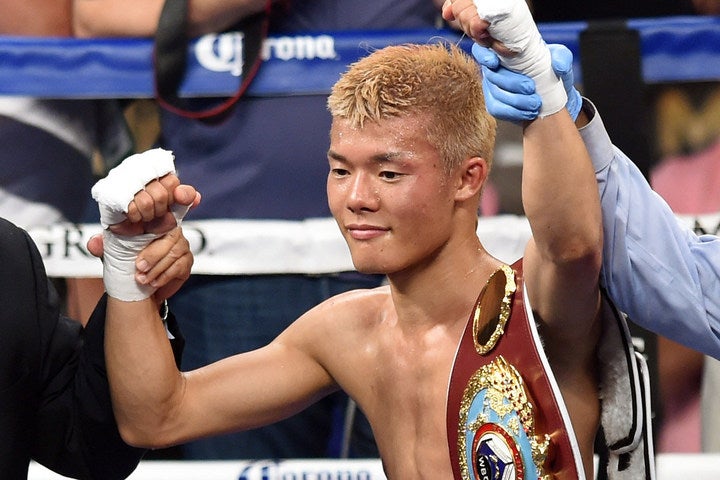 先月、第一子の誕生を報告したボクシング亀田三兄弟の三男・和毅。フェイスガードをはめた姿で長男の検診に向かう様子を公開した。（C）Getty Images