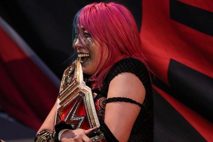 アスカはナイアを相手に堂々とロウ女子王座防衛を果たした。(C)2020 WWE,Inc. All Rights Reserved.