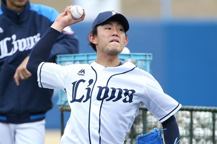 練習試合で好投した今井（写真）を、源田壮亮は「すごい球」と絶賛。今年こそ投手陣を立て直せる？　写真：滝川敏之