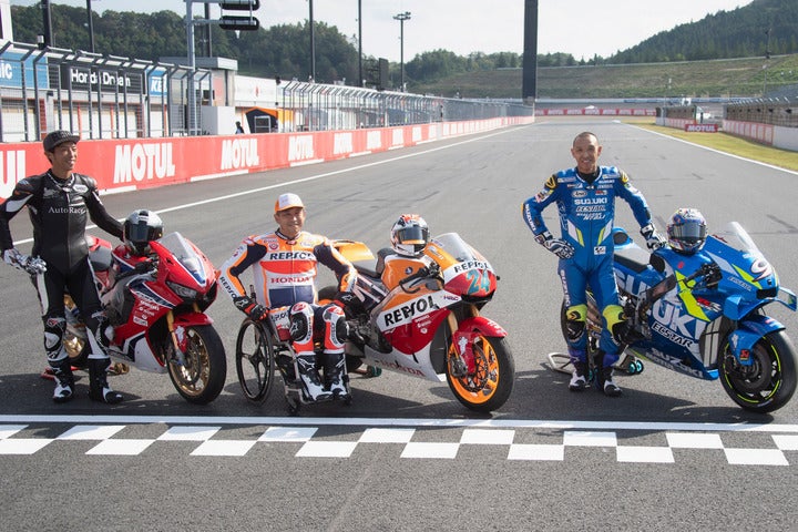 青木拓磨氏（中）が伊藤真一氏とバイクでサーキットを走行した。左は弟の治親、右は兄の宣篤。※写真は2019日本グランプリ（C)Getty Images