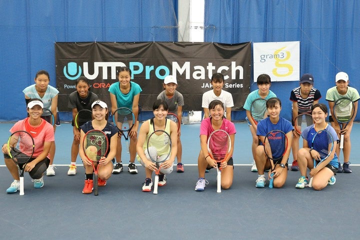 UTR pro matchに参加した選手と、プロと一緒に練習する機会を得たプロ志望の13歳以下のジュニアたち。写真：滝川敏之