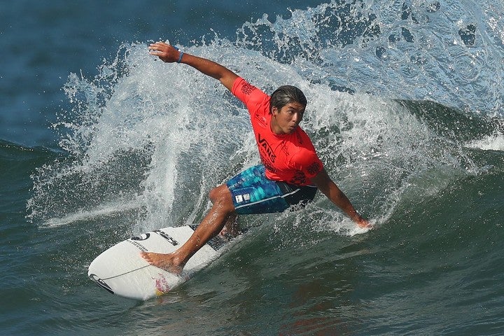 サーフィン界のスーパースター・五十嵐カノアが、“力強いライディング”を披露した。(C)Getty Images