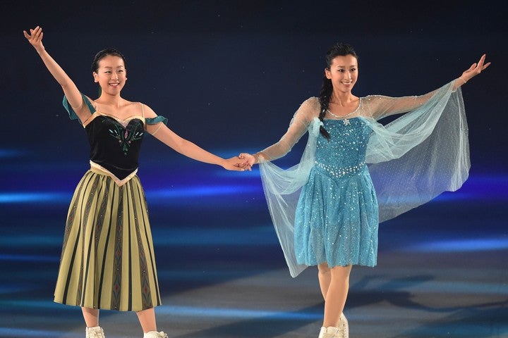 浅田真央＆舞の“微笑ましい姉妹ショット”が注目を集めている。(C)Getty Images