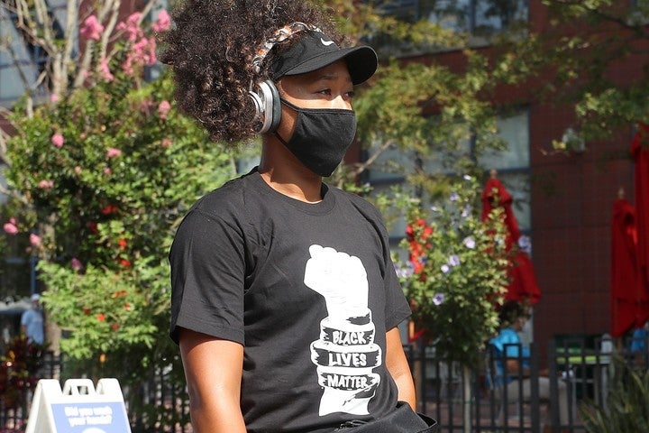 「BLACK　LIVES　MATTER」と書かれたTシャツを着ることでも人種差別について抗議する姿勢を示した大坂なおみ（C）Getty Images