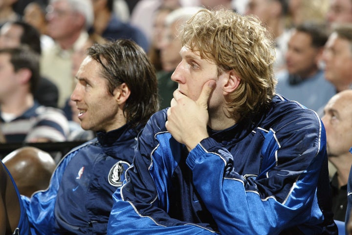ナッシュ（左）とノビツキーはともに98年にマブズへ入団。リーグ下位が定位置だったチームをプレーオフの常連へと押し上げた。(C)Getty Images