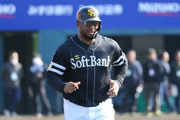 ヤクルトから移籍した現在ソフトバンクのバレンティンが登録抹消となった。写真：滝川敏之