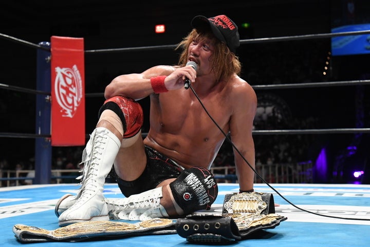 内藤は因縁のEVILを倒し二冠の防衛に成功した。（C)新日本プロレス
