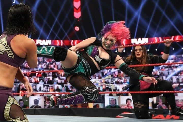 6人タッグで戦ったアスカ。ロウ女子王者の存在感を見せつけた。(C)2020 WWE,Inc. All Rights Reserved.