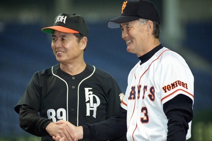 20世紀最後の日本シリーズで、長嶋（右）と王（左）が巨人とホークスの監督として対決した。写真：産経新聞社