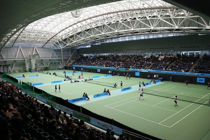 第34回テニス日本リーグの決勝トーナメントは、横浜国際プールで開催された。写真：滝川敏之