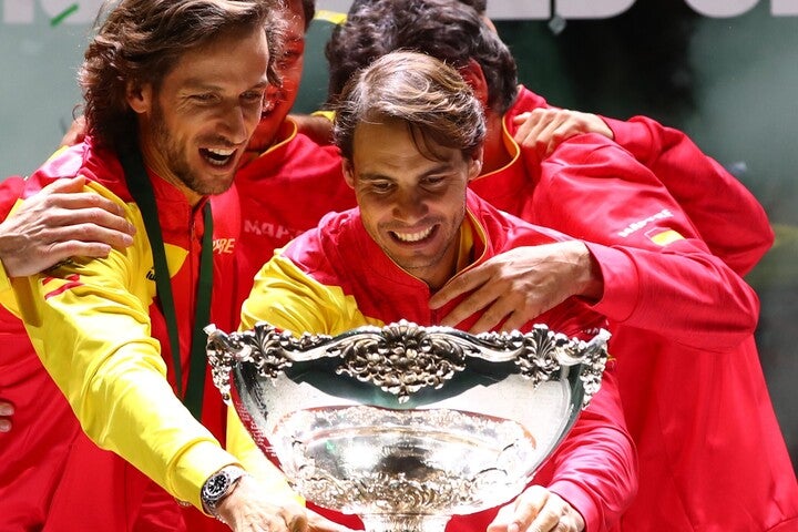 ナダル（中央）は19年デ杯のスペイン優勝に貢献。ATPの2020年ステファン・エドバーグ・スポーツマンシップ賞にもノミネートされている。 （C）Getty Images