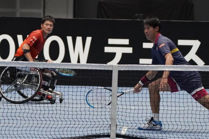 ペアを組んでトリックプレーを披露した錦織圭（右）と国枝慎吾。画像協力：WOWOW／WOWOWテニスフェスティバル2020