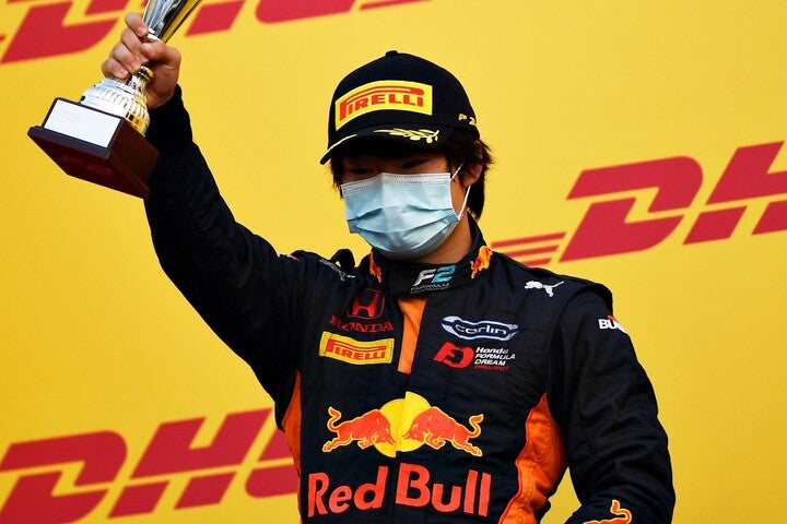 注目を集める角田は「F1ドライバーになることは、小さな頃からの夢でした」と語った。(C)Getty Images