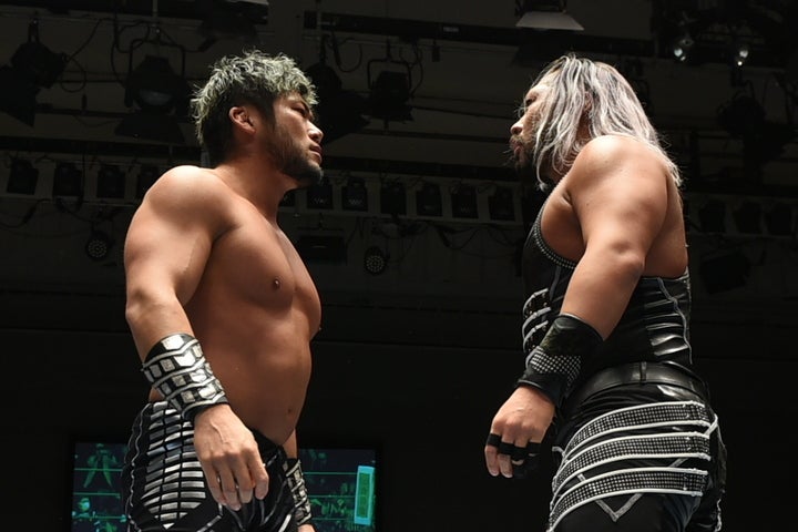 SANADA（左）とかつてのタッグパートナーEVIL（右）の対戦は、1月５日に行なわれる。（C）新日本プロレス