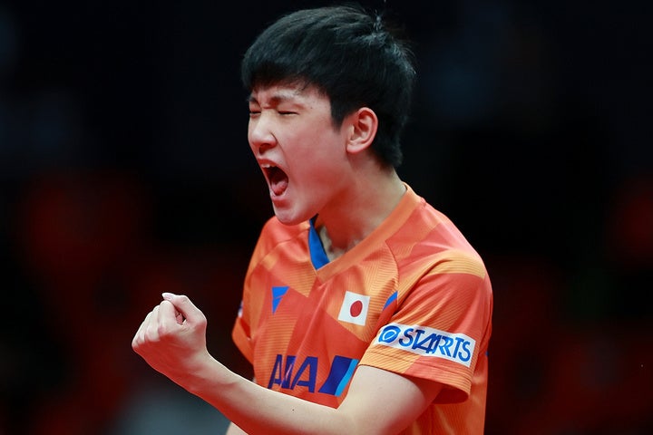 今大会は準々決勝で敗退した張本。全日本初優勝を飾った及川へ祝福のメッセージを送った。（C）Getty Images