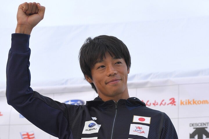カヌースラロームで東京五輪代表の羽根田卓也が、ポルシェとの２ショットを披露した。(C)Getty Images
