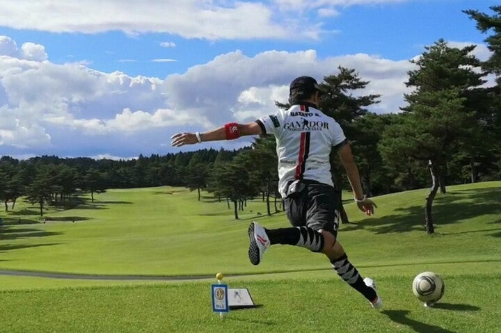 ゴルフ場でサッカーボールを蹴る新しいスポーツ。栃木県にあるこのセブンハンドレッドクラブが、21年Ｗ杯の開催コースだ。(C)hayato.k.footgolf