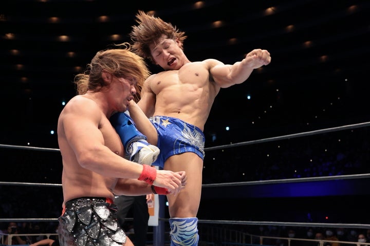飯伏が内藤からのインターコンチネンタル王座の挑戦を受け、大阪城ホールで戦った。（C）新日本プロレス