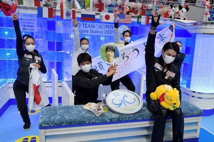 応援グッズで盛り上げるチーム日本の様子。(C)Getty Images