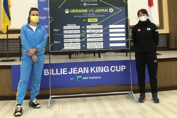 抽選会でのスビトリーナ（左）と内藤祐希（右）。エース対決にふさわしい激闘を繰り広げた。写真：日本テニス協会