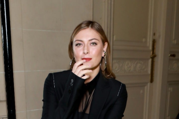 ファッション界でも人気のあるシャラポワさんが今回は“イエローコーデ”を披露した。（C）Getty Images