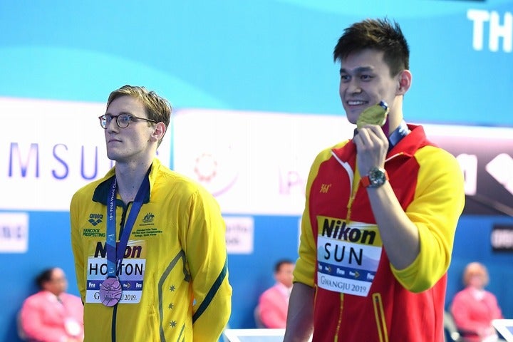 一連のドーピング疑惑を受け、競泳仲間からの反発は根強い。2019年世界選手権では銀メダルのホートン（左）が孫楊との表彰台登壇を拒否した。(C)Getty Images